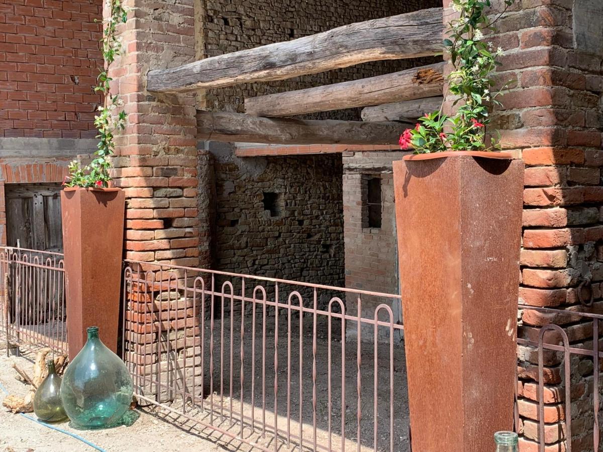 Bed and Breakfast La Luce Delle Colline à Serravalle delle Langhe Extérieur photo