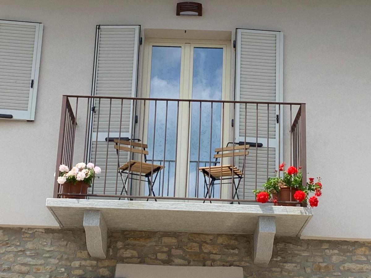 Bed and Breakfast La Luce Delle Colline à Serravalle delle Langhe Extérieur photo