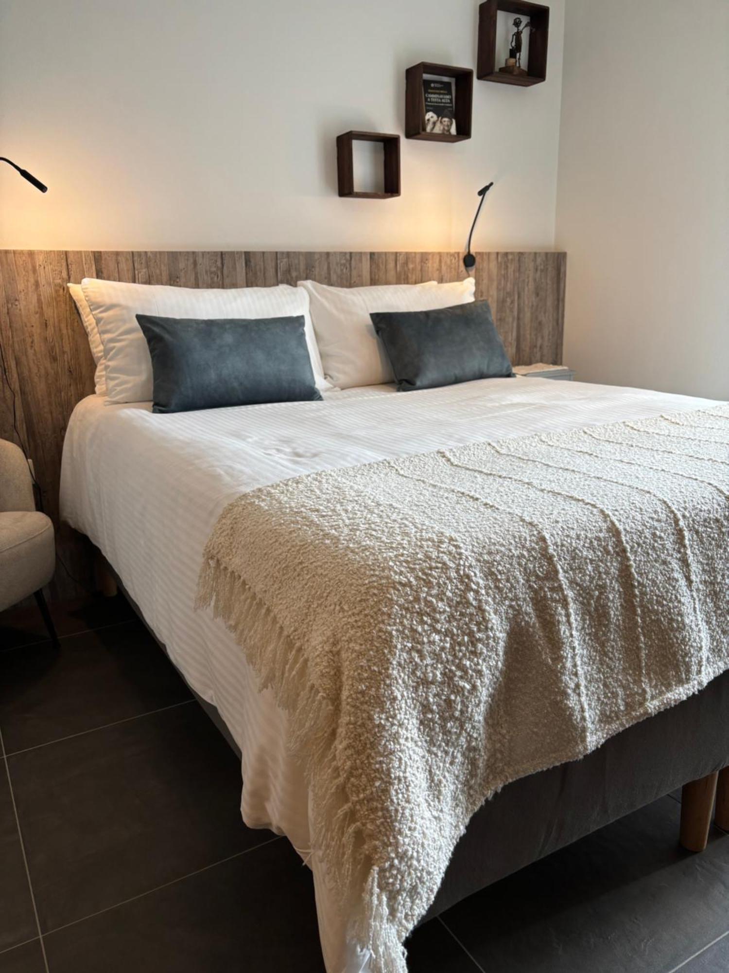 Bed and Breakfast La Luce Delle Colline à Serravalle delle Langhe Extérieur photo