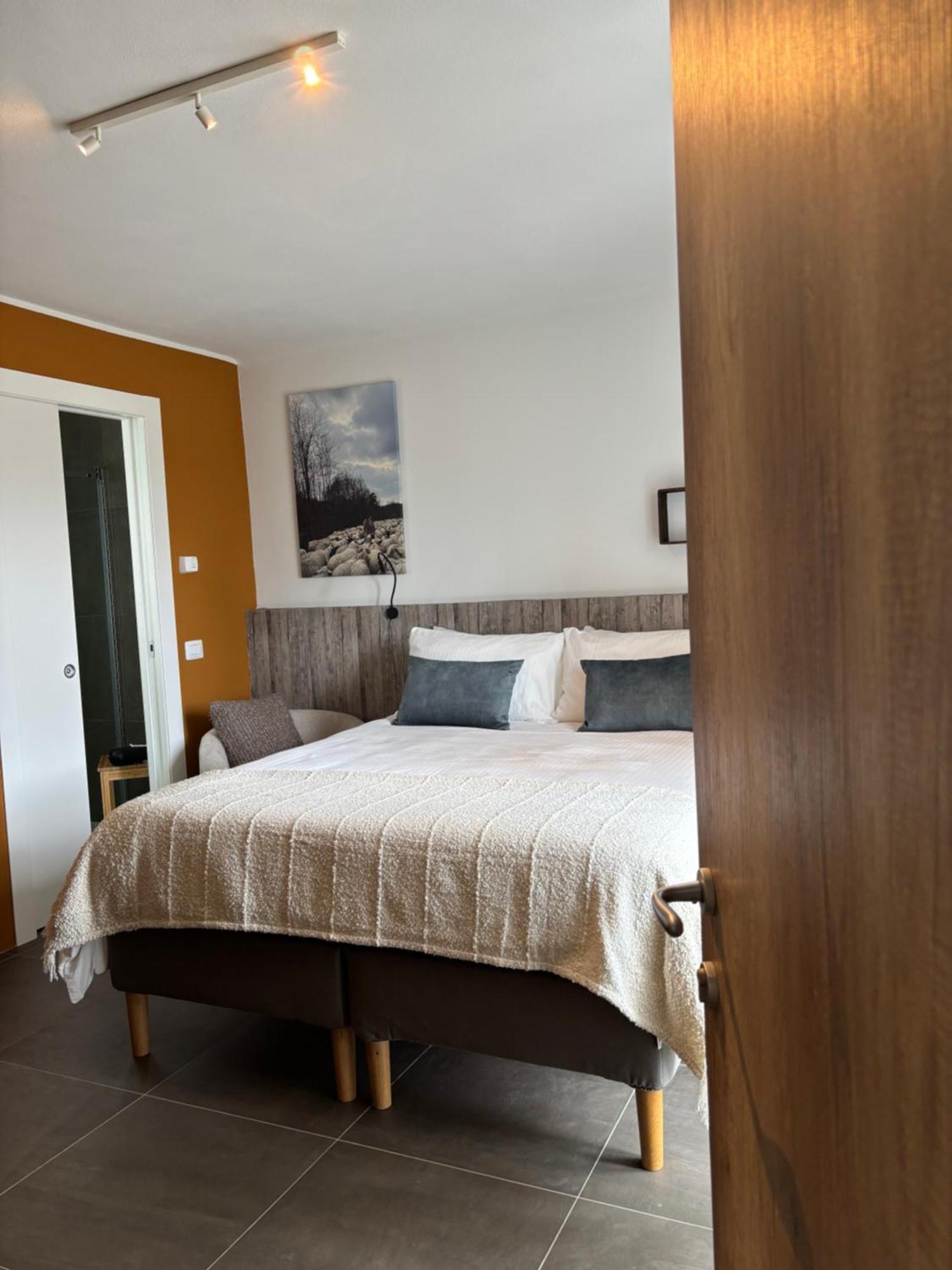 Bed and Breakfast La Luce Delle Colline à Serravalle delle Langhe Extérieur photo