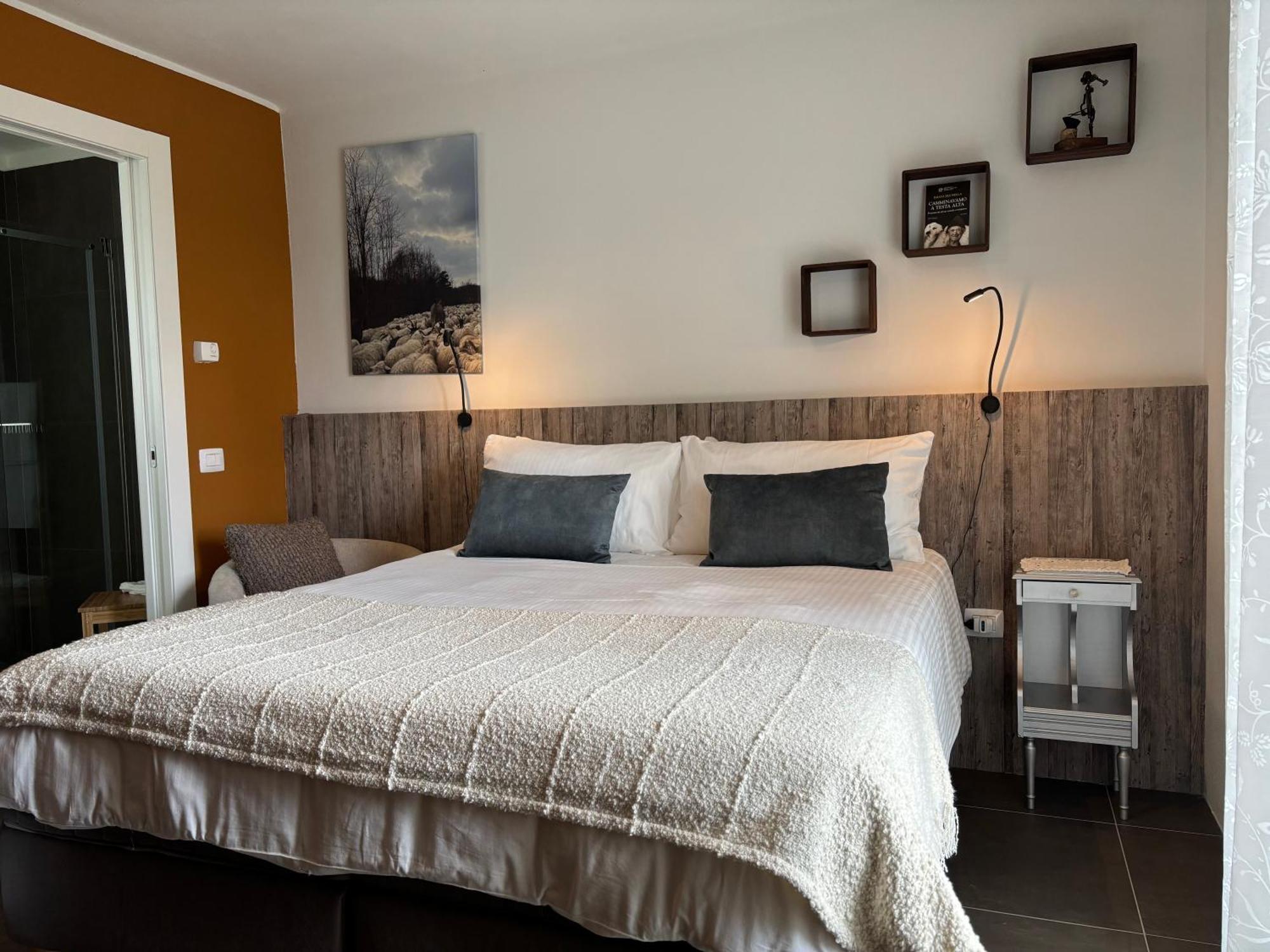Bed and Breakfast La Luce Delle Colline à Serravalle delle Langhe Extérieur photo