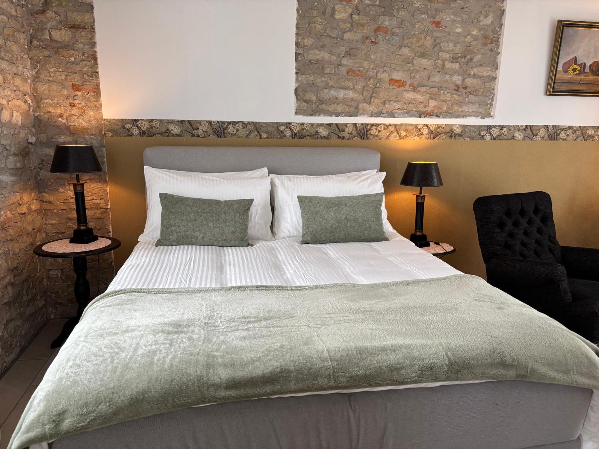 Bed and Breakfast La Luce Delle Colline à Serravalle delle Langhe Extérieur photo