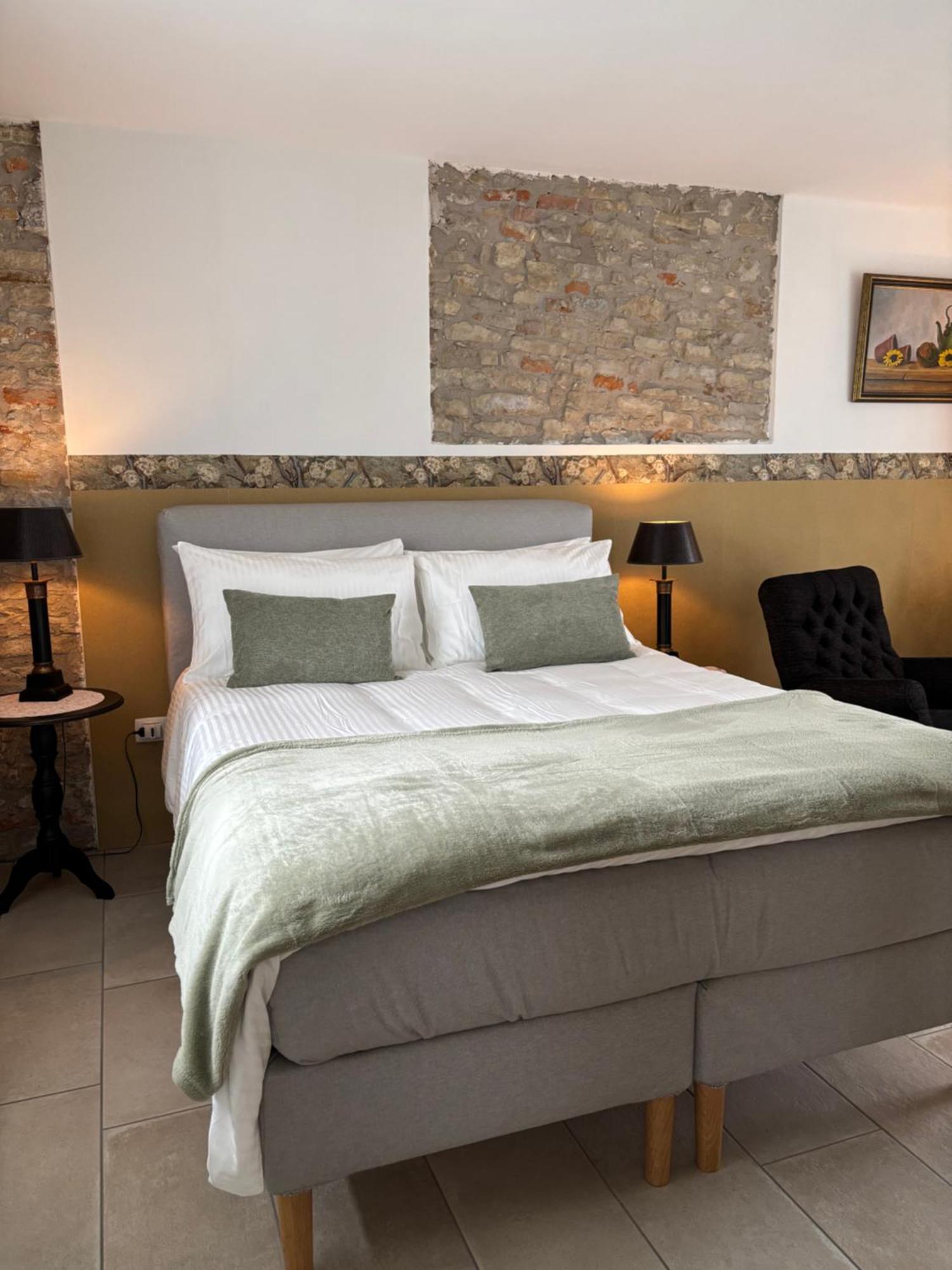 Bed and Breakfast La Luce Delle Colline à Serravalle delle Langhe Extérieur photo